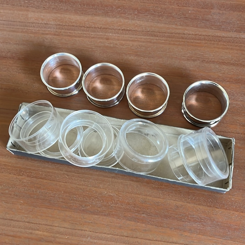 F.B. Rogers 4 Piece Silverplate Napkin Ring Set VINTAGE in box